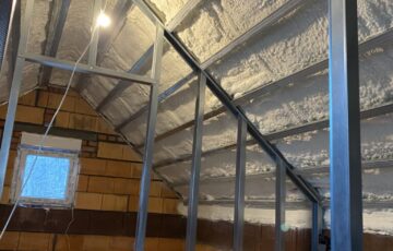 50% Niższe Koszty Ogrzewania w Rodzinnym Domu Współpracując z Panią Barbarą i Panem Tomaszem z Łomaz, przeprowadziliśmy kompleksowe ocieplenie poddasza za pomocą piany PUR. Po 6 miesiącach odnotowaliśmy 50% spadek wydatków na ogrzewanie, co znacząco poprawiło jej sytuację finansową.